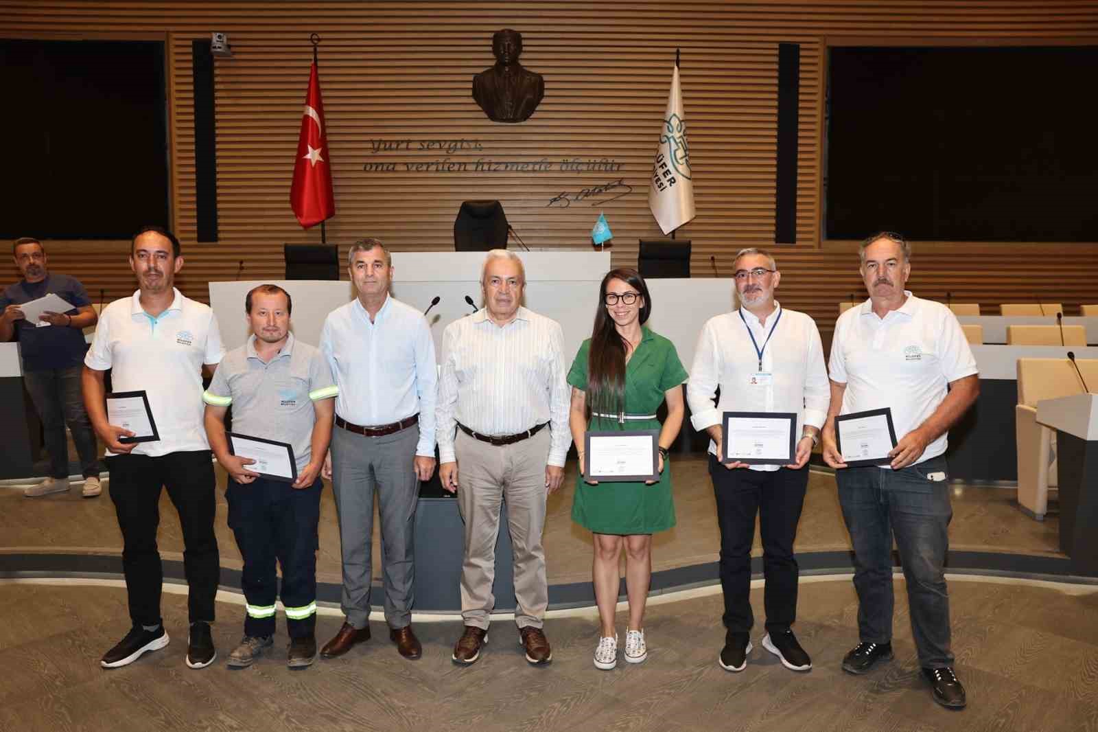 Yangınlarla m&uuml;cadelede g&ouml;rev alan ekibe anlamlı teşekk&uuml;r
