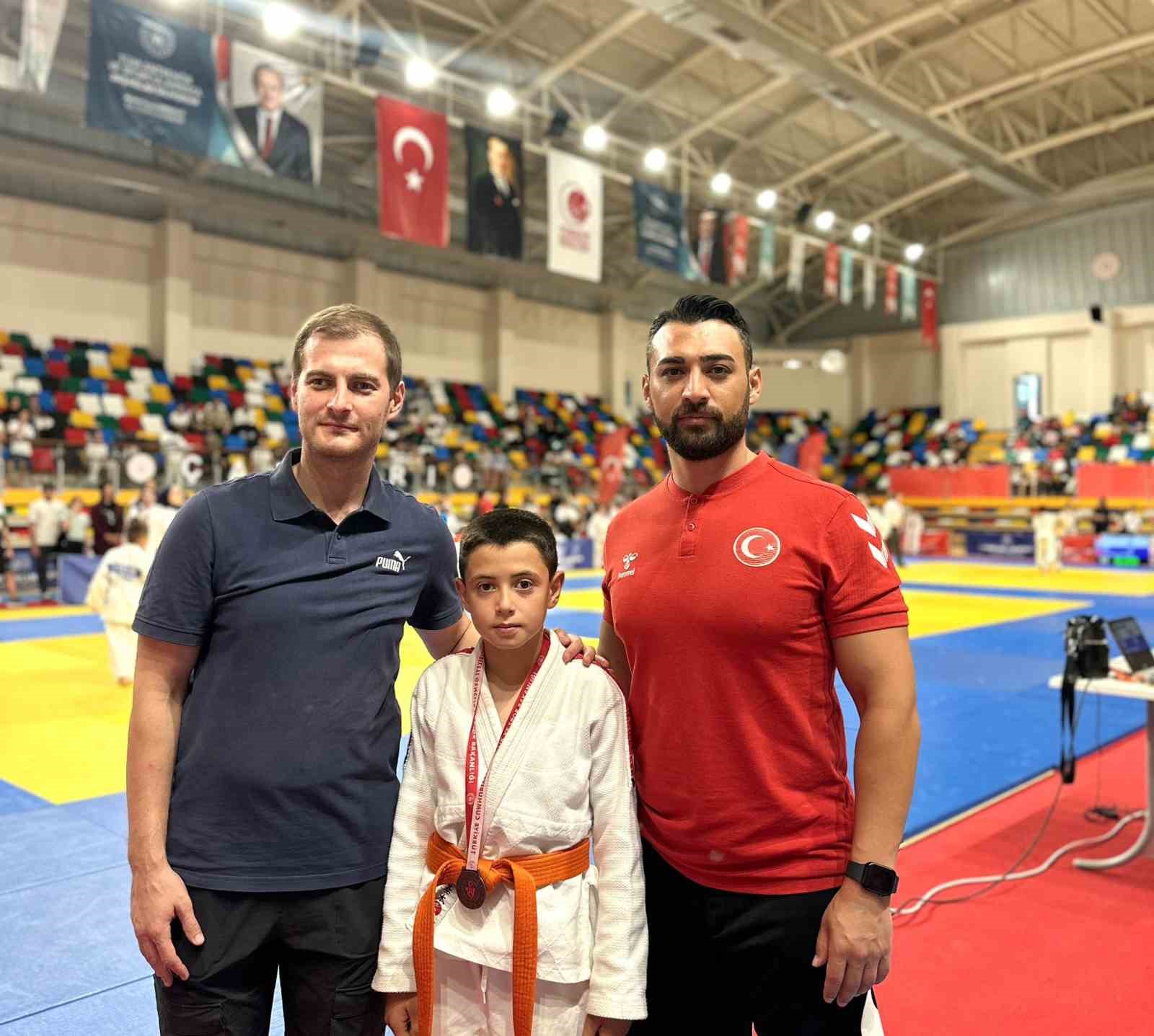 Judo Turnuvası&rsquo;nda Niğdeli sporculardan b&uuml;y&uuml;k başarı
