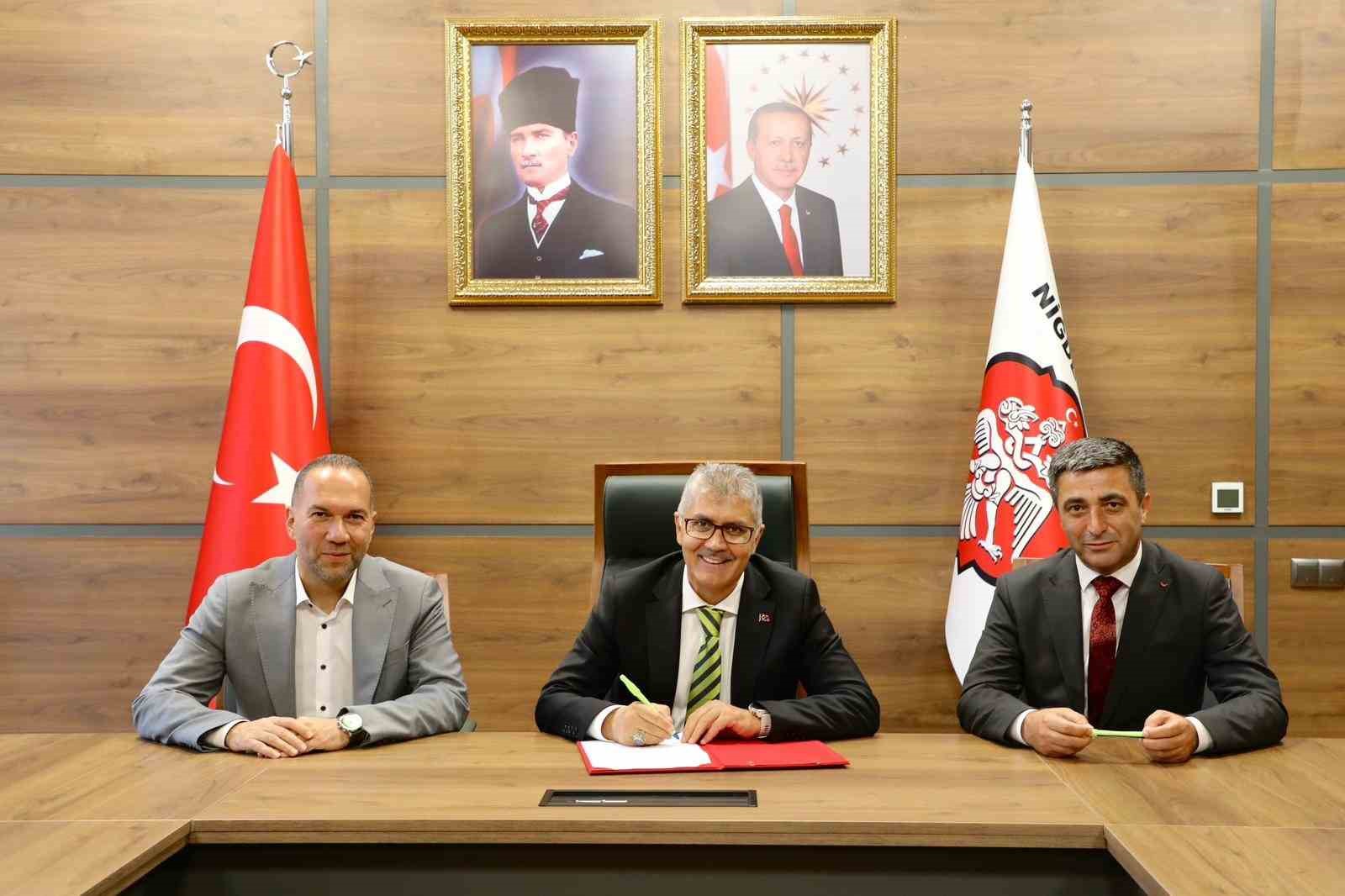 Farklı meslek gruplarına yapay zeka eğitimi protokol&uuml; imzalandı
