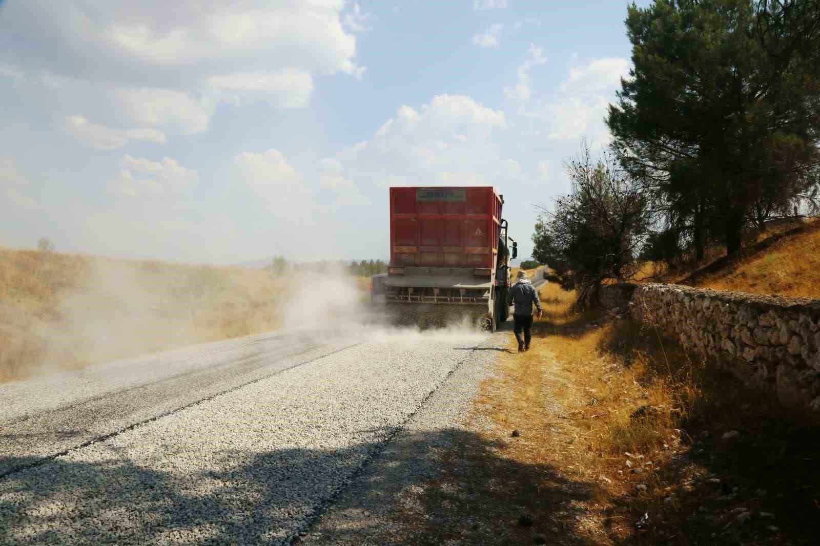Uşak İl Özel İdaresi yol çalışmalarına hız kesmeden devam ediyor
