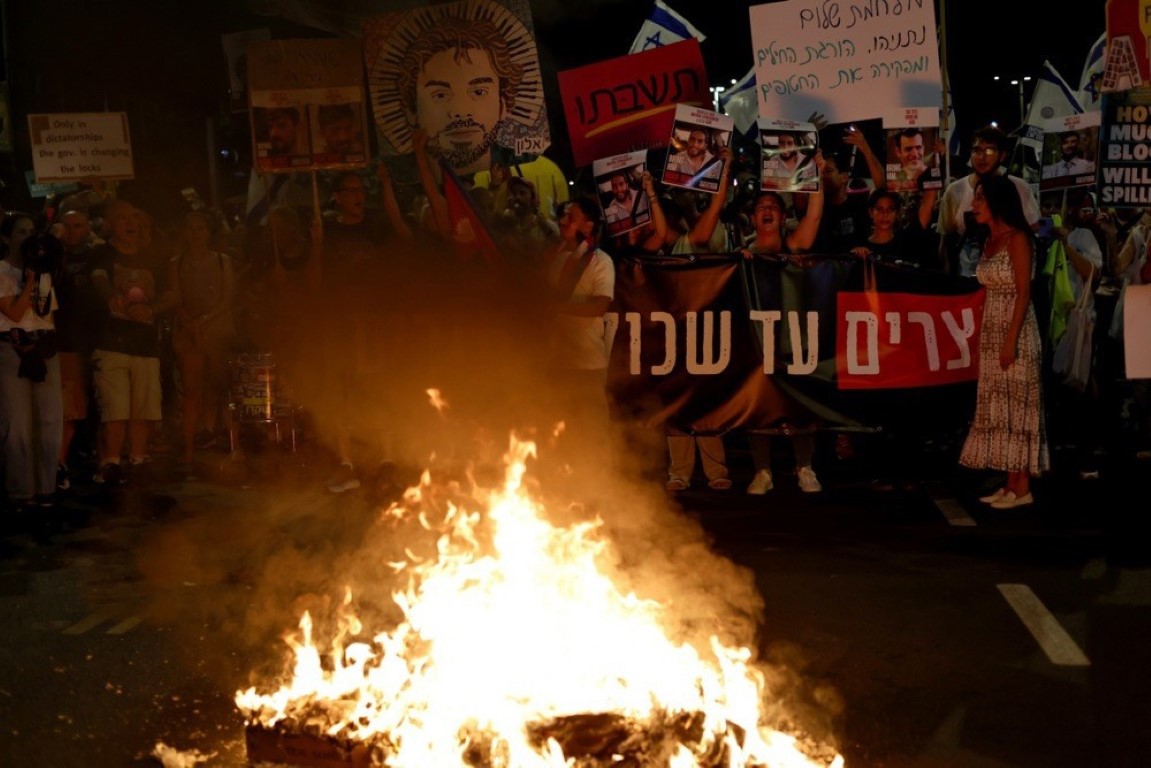 Tel Aviv'de Gazze saldırılarına 500 bin kişilik protesto: 38 gözaltı