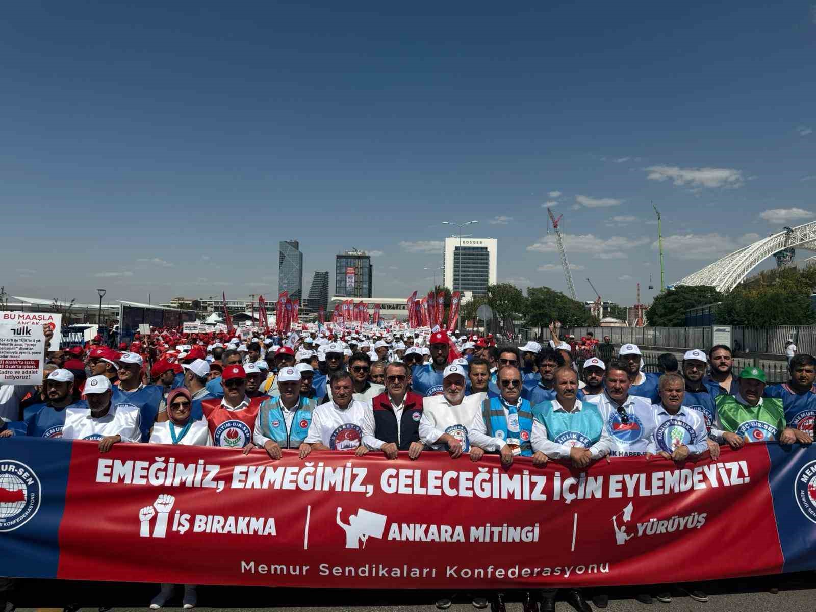 Memur-Sen &uuml;yeleri Hazine ve Maliye Bakanlığı&rsquo;na y&uuml;r&uuml;d&uuml;
