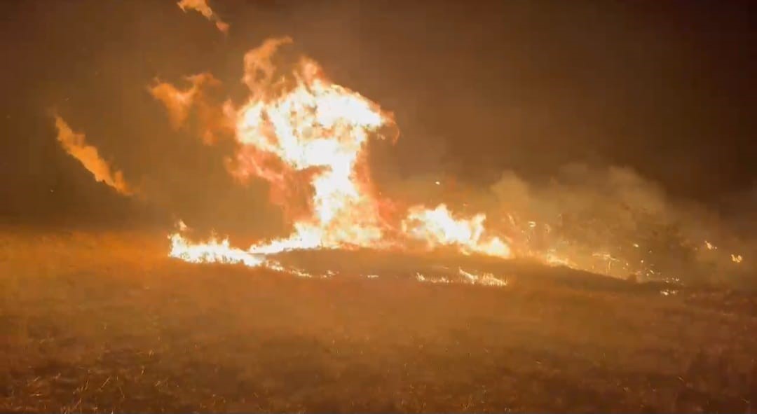 Elazığ&rsquo;da korkutan arazi yangını

