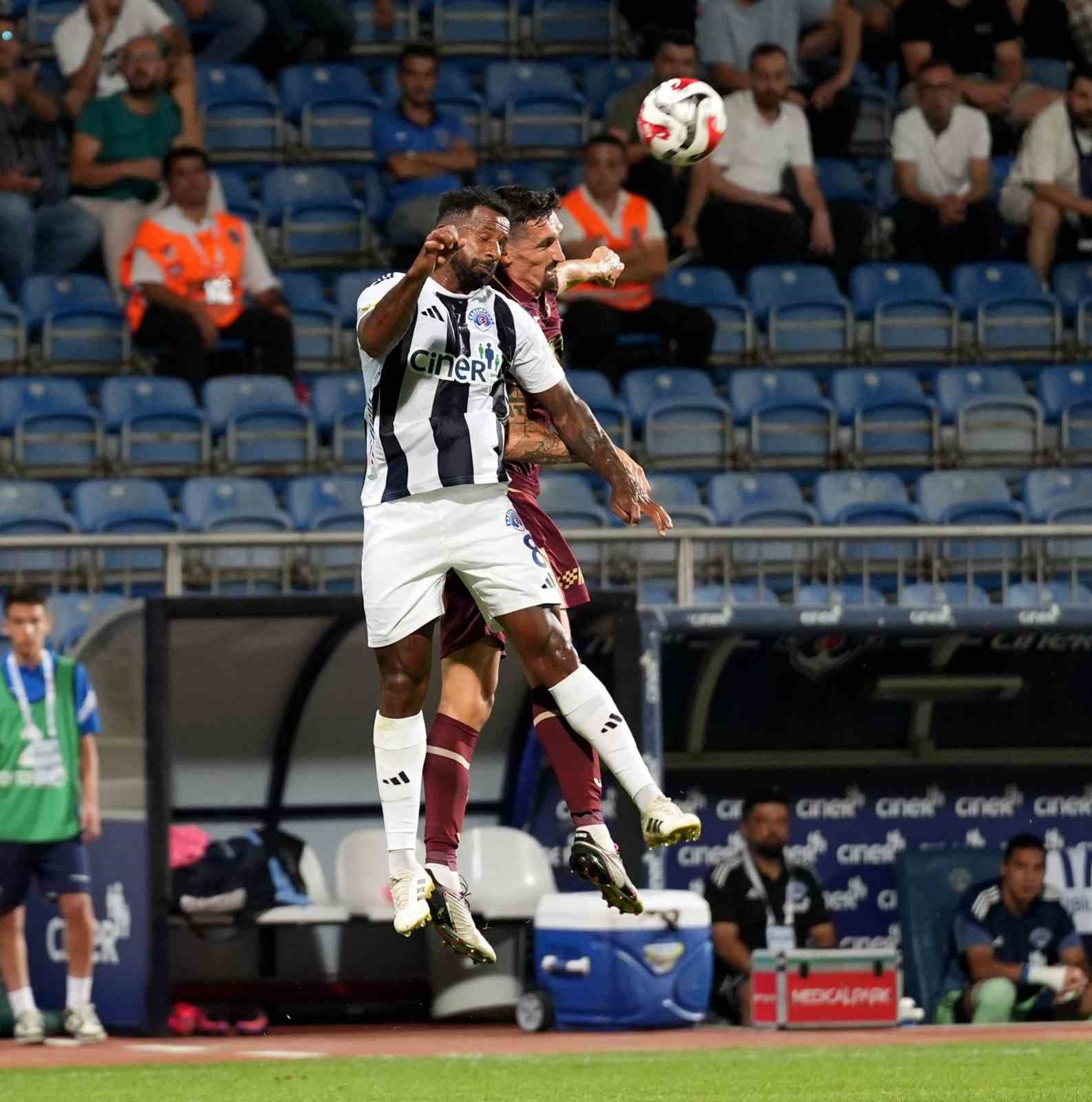 Trendyol S&uuml;per Lig: Kasımpaşa: 0 - Trabzonspor: 0 (İlk yarı)
