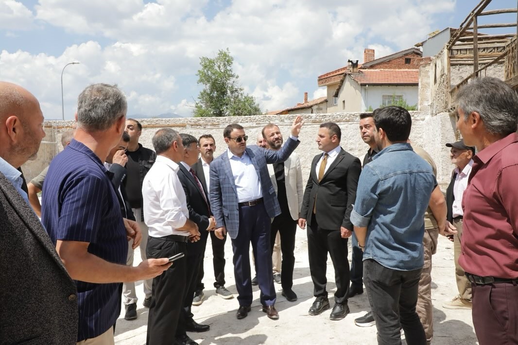 Tarihi Emet Hanı’nda restorasyon çalışmaları devam ediyor