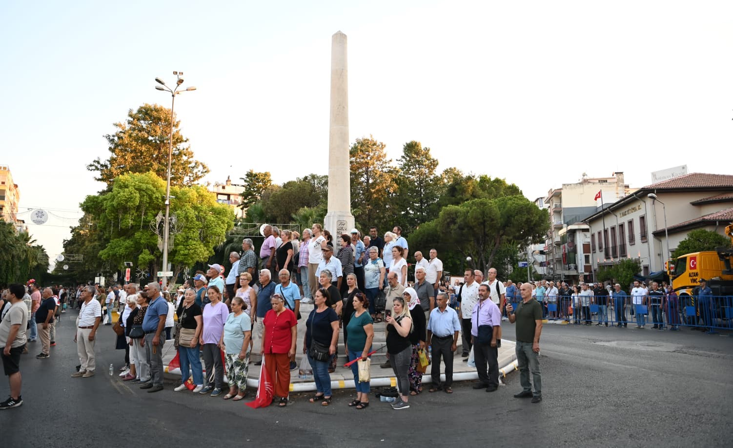 CHP Genel Başkanı &Ouml;zel, Aydın&rsquo;da miting d&uuml;zenledi
