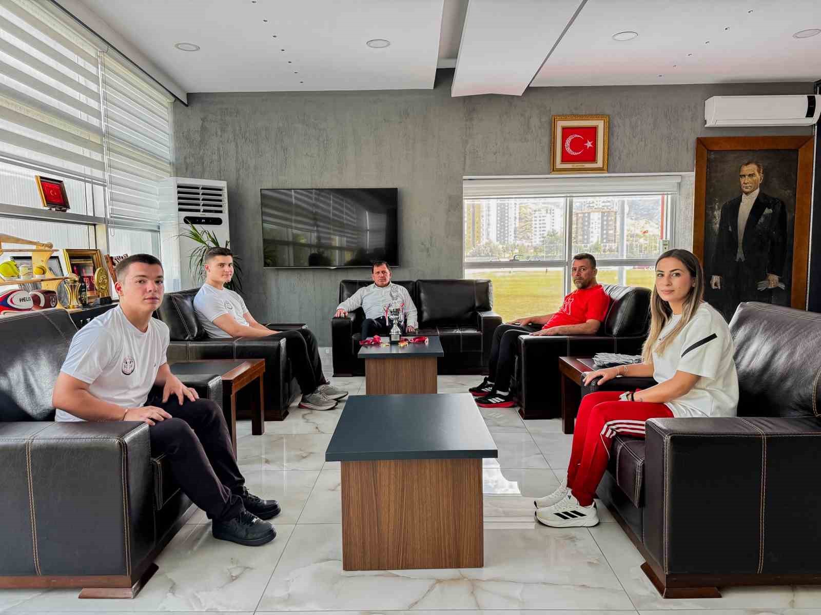 Şampiyon sporculardan Kabakcı&rsquo;ya ziyaret
