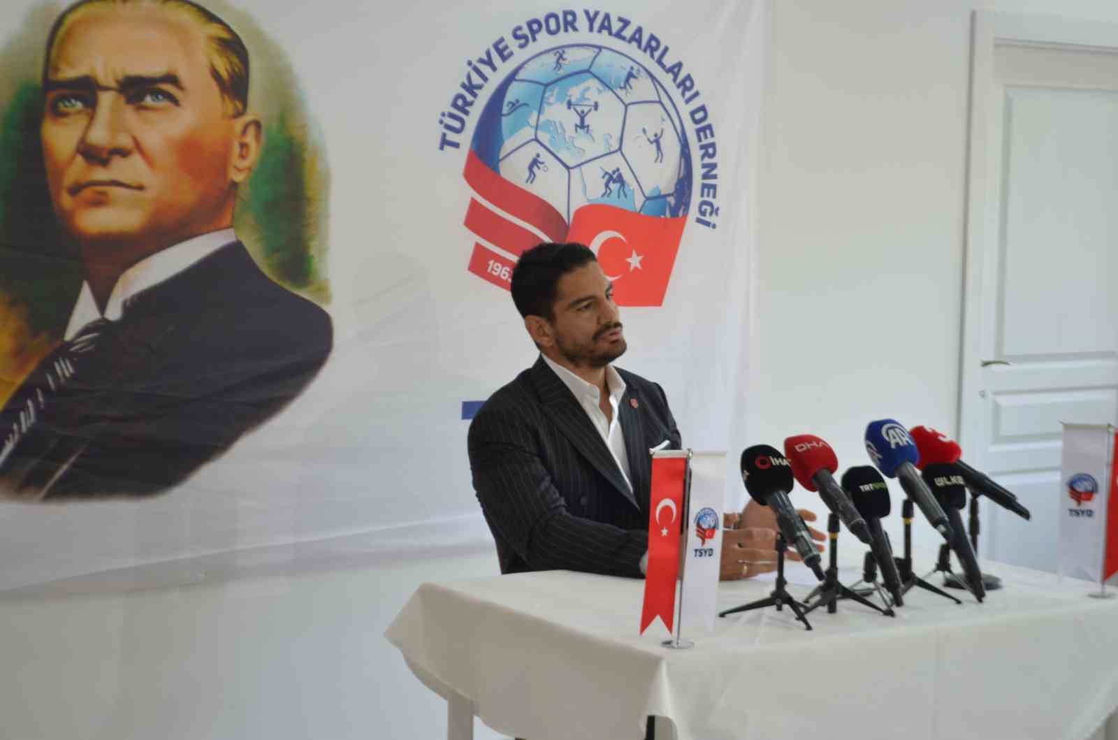 Taha Akg&uuml;l: "Toplamda 2 bin 250 sporcumuz kamplardan faydalandı"
