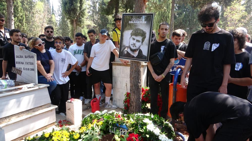 ‘Jrokez’ lakaplı yayıncı Oğuzhan Dalgakıran toprağa verildi