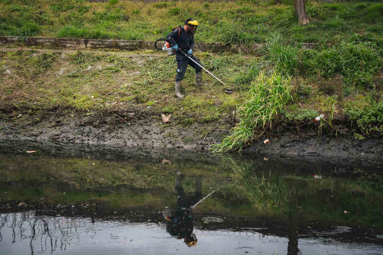Çevre ve su sağlığı için dere ıslah çalışmaları devam ediyor
