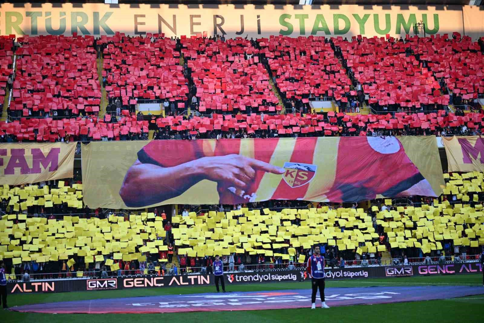 Kayserisporlu taraftarlardan Galatasaray ma&ccedil;ına yoğun ilgi
