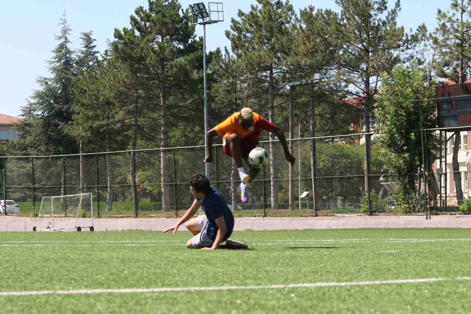 Osimhen&rsquo;i Eskişehir&rsquo;de g&ouml;ren şaşırıyor
