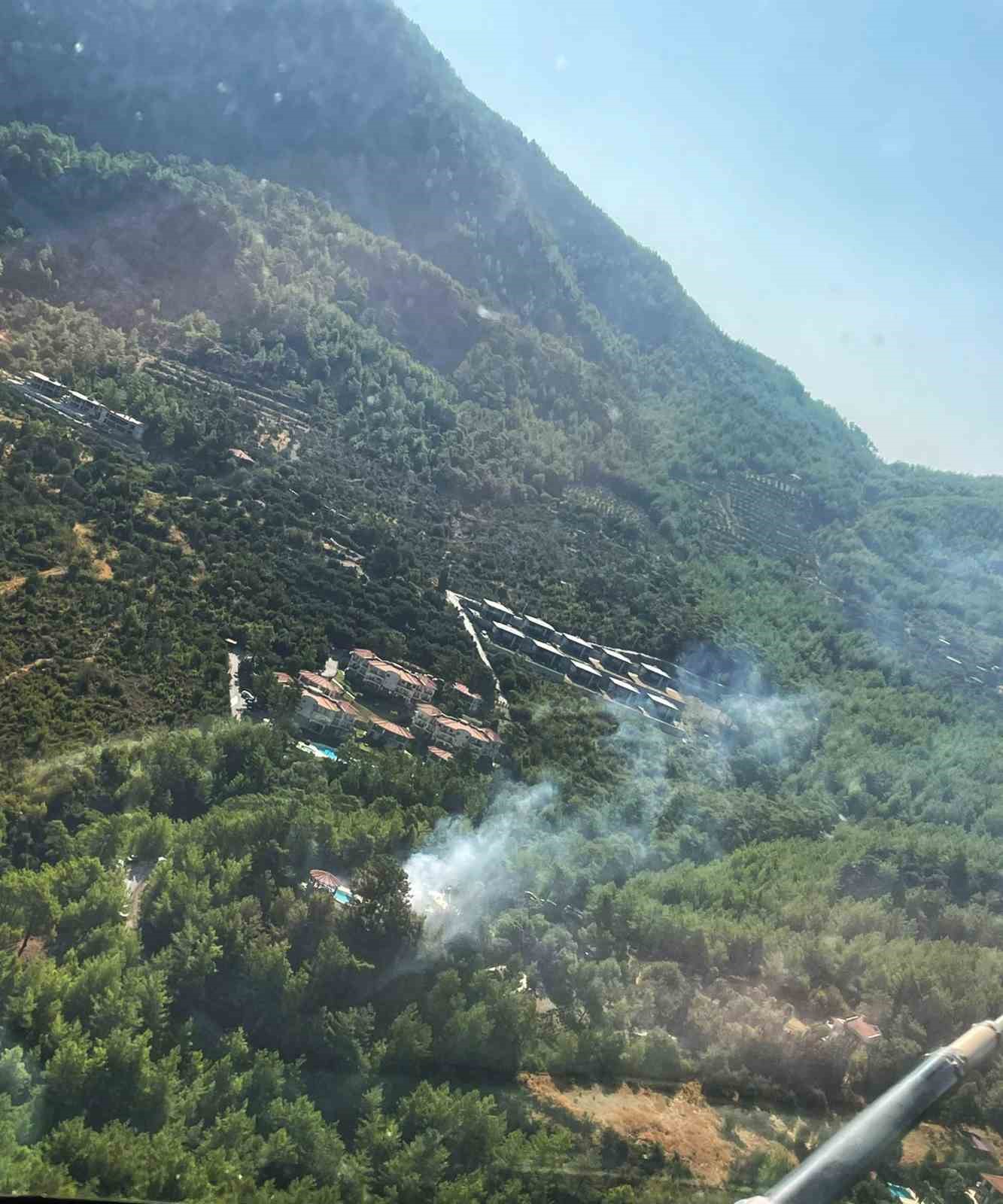 Ormana sı&ccedil;rayan yangın s&ouml;nd&uuml;r&uuml;ld&uuml;
