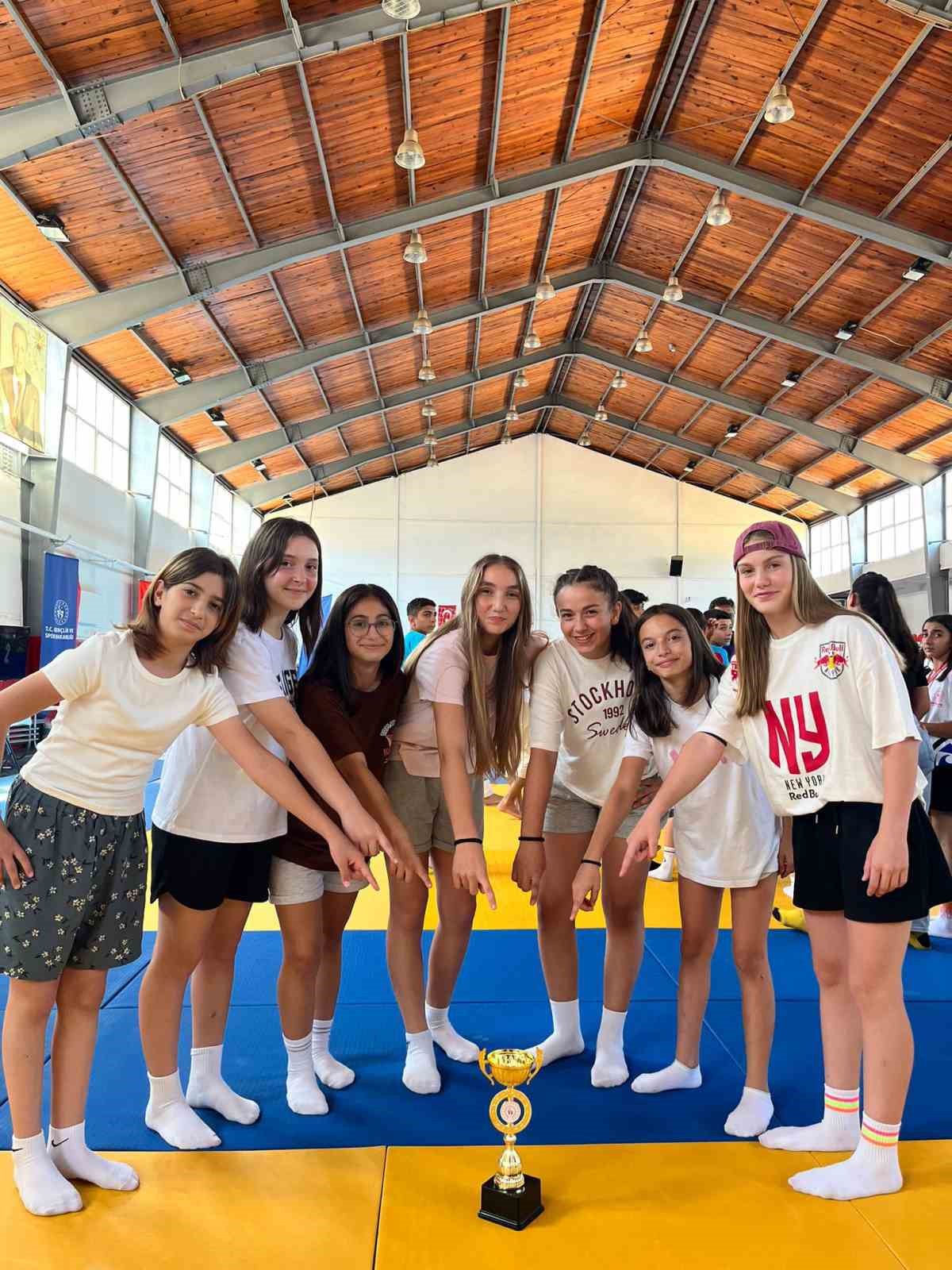 D&uuml;zce&rsquo;nin Judocuları T&uuml;rkiye &uuml;&ccedil;&uuml;nc&uuml;s&uuml; oldu
