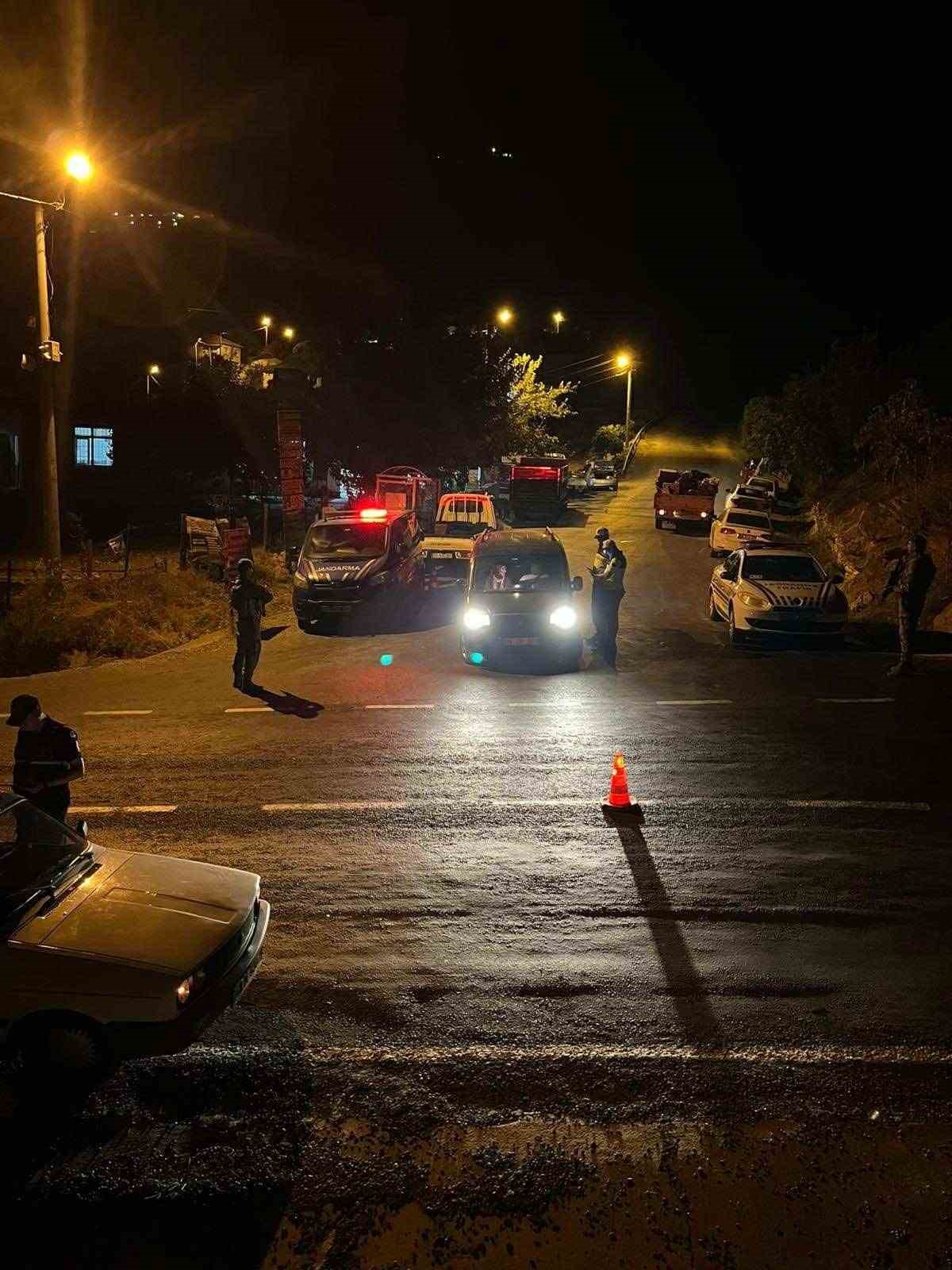 Jandarma incir hırsızlarına ge&ccedil;it vermiyor
