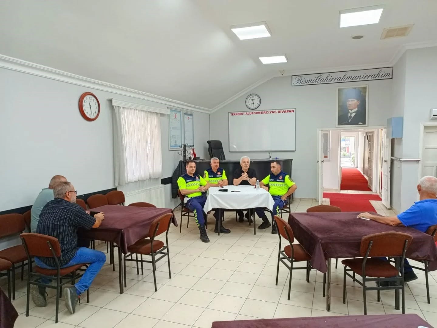 Jandarmadan kamyoncu esnafına ziyaret
