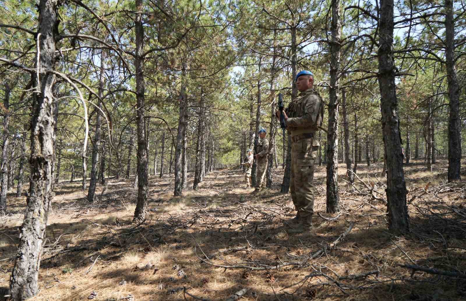 Orman yangınına karşı jandarma komandoların gözü yeşil doğada
