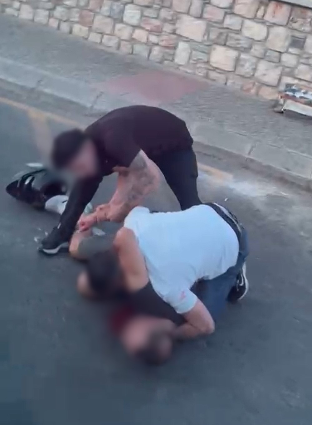 Enişte-kayınbirader arasında tornavidalı ve bı&ccedil;aklı kavga: 2 yaralı
