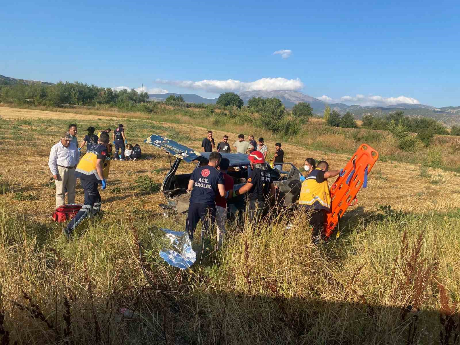 Amasya&rsquo;da 2 otomobil &ccedil;arpıştı: 5 yaralı
