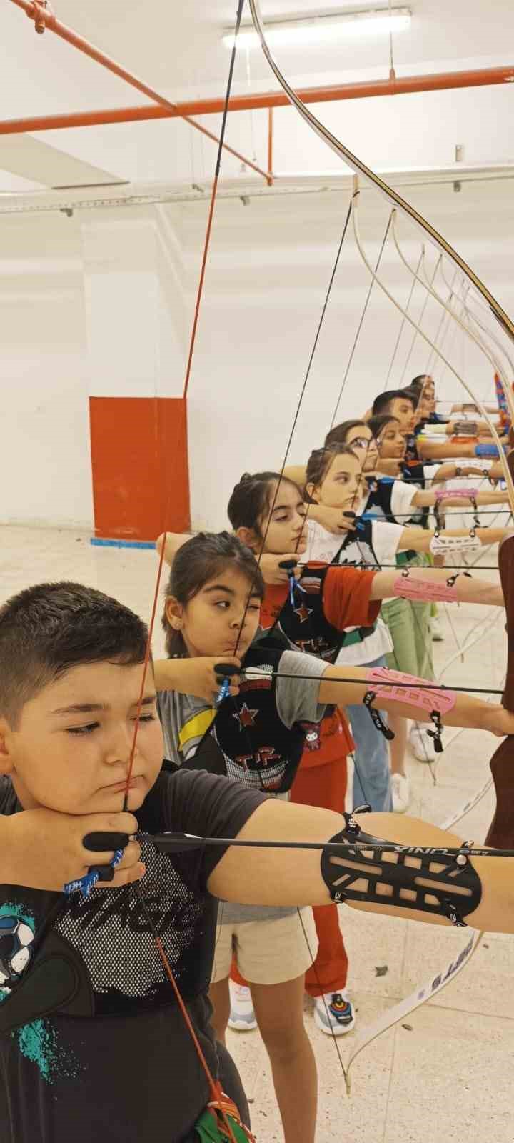 Eskişehirli sporcular ok&ccedil;uluk antrenmanlarına devam ediyor
