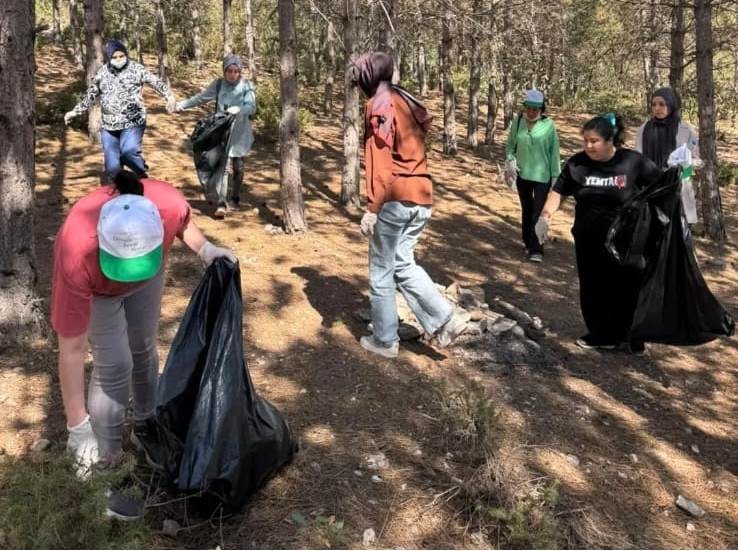 Kütahya’da engellilerin katılımı ile çöp toplama etkinliği
