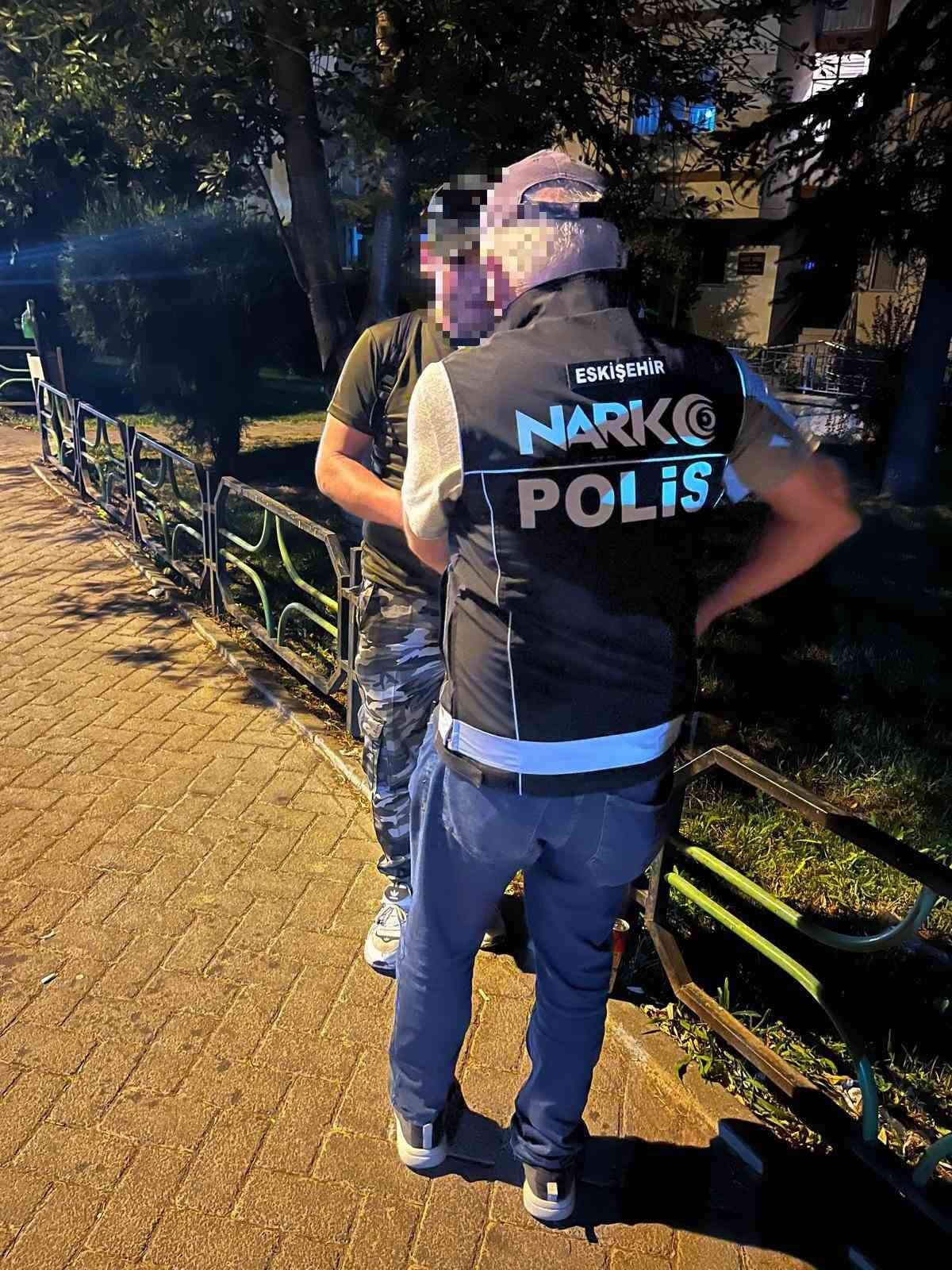 Polis ekipleri park uygulamalarını s&uuml;rd&uuml;r&uuml;yor
