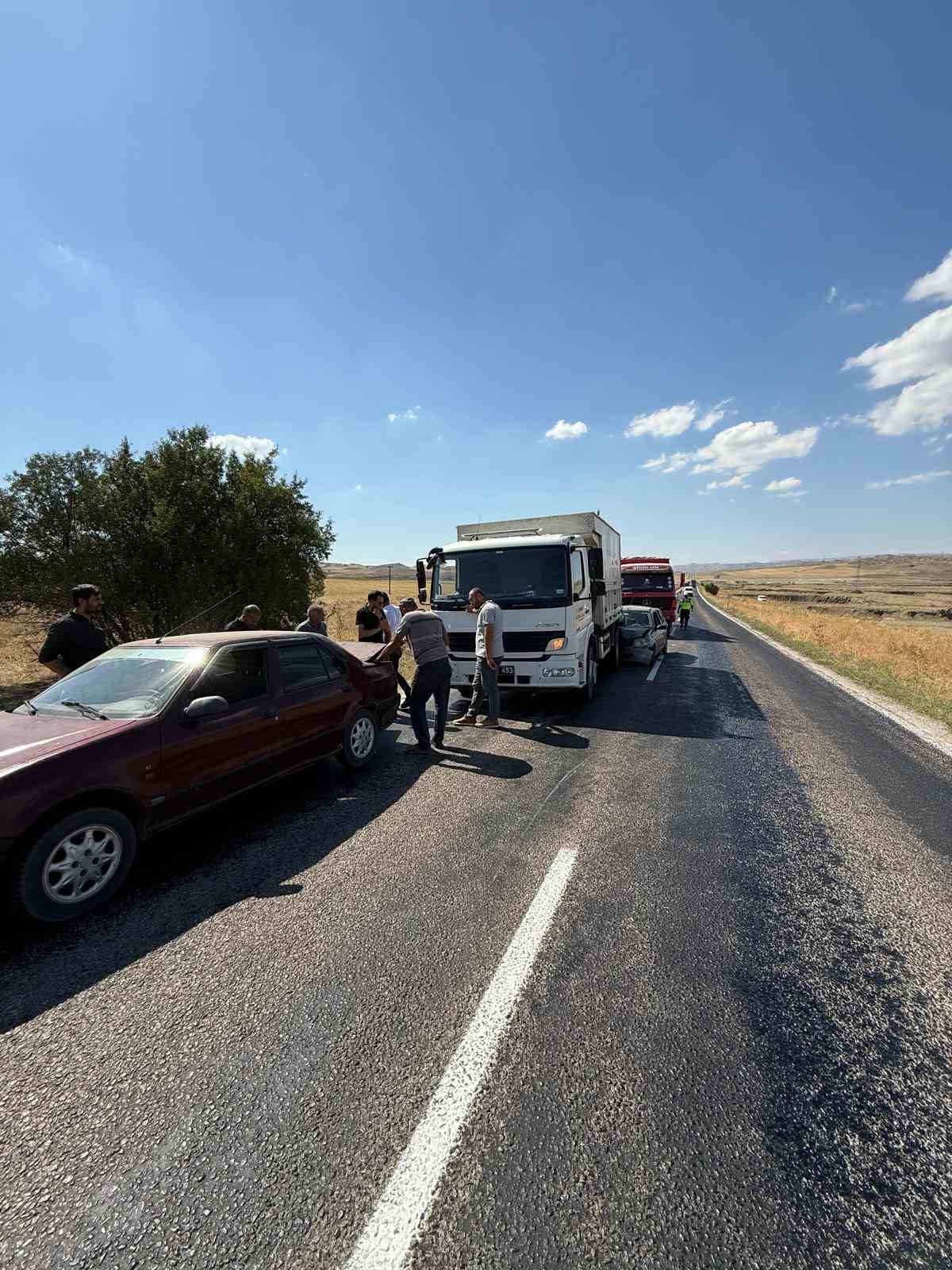 &Ccedil;orum&rsquo;da 5 ara&ccedil; birbirine girdi: 10 yaralı
