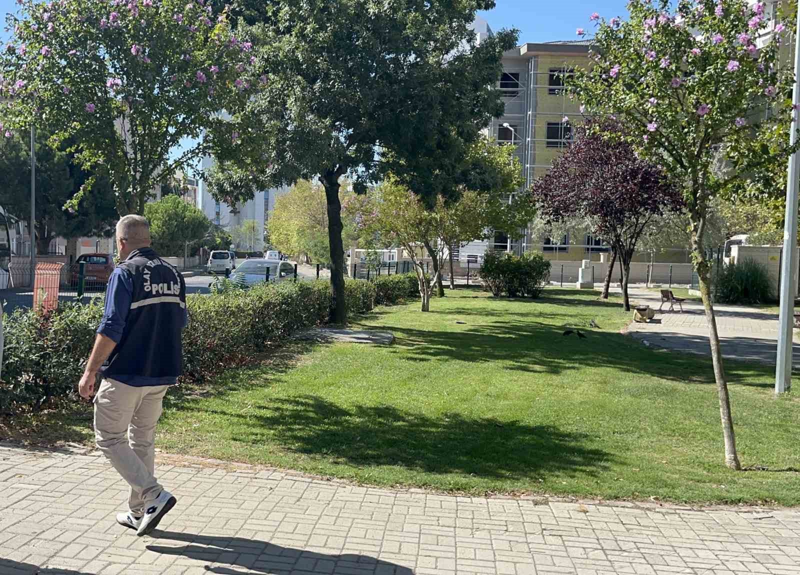 Karısı tarafından iki yerinden bıçaklandı: Yaralı kocanın tepki dahi vermediği dehşet anı kamerada