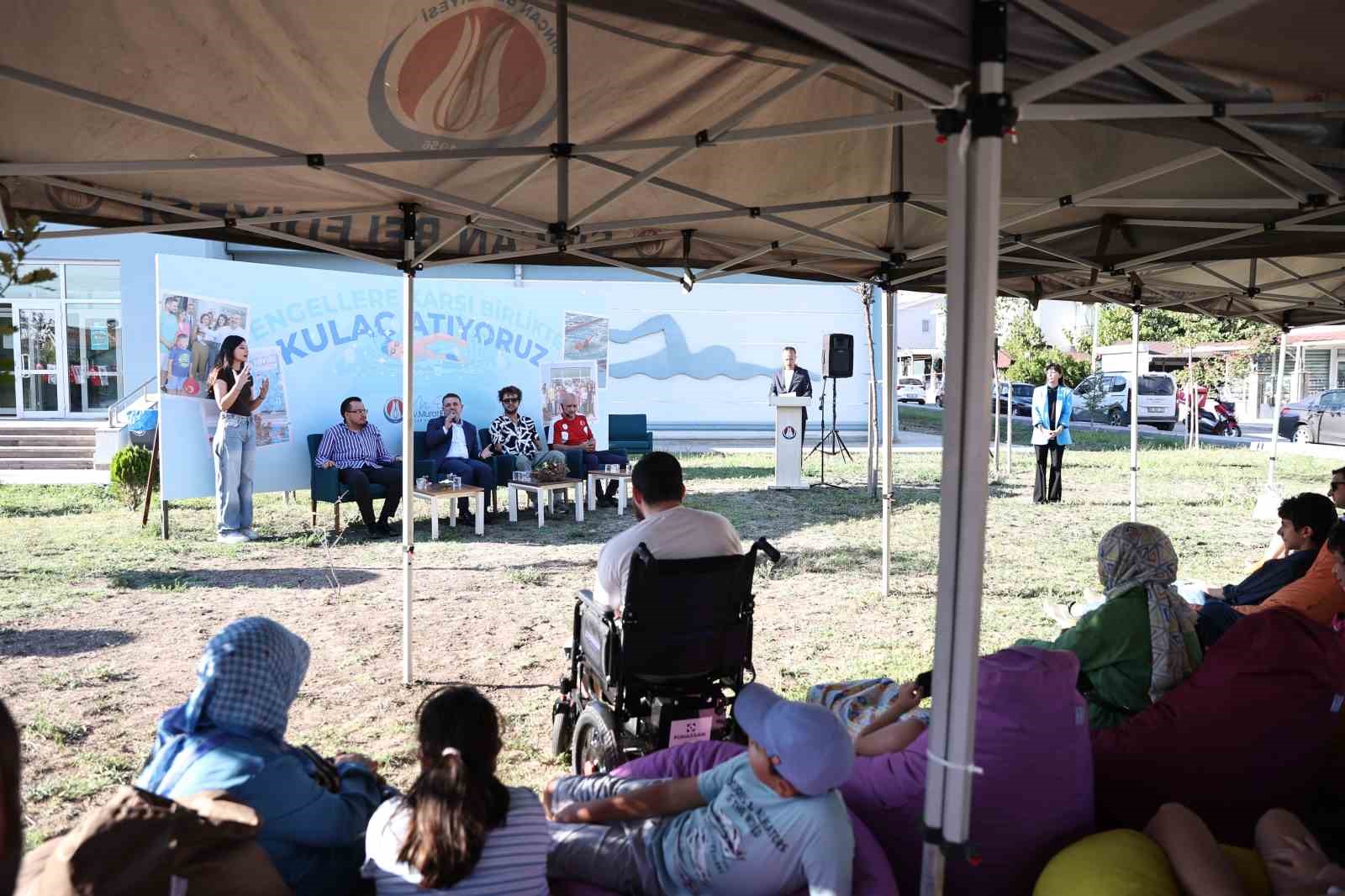 Milli y&uuml;z&uuml;c&uuml; Hamit Demir, başarı hikayesini Sincan&rsquo;da paylaştı
