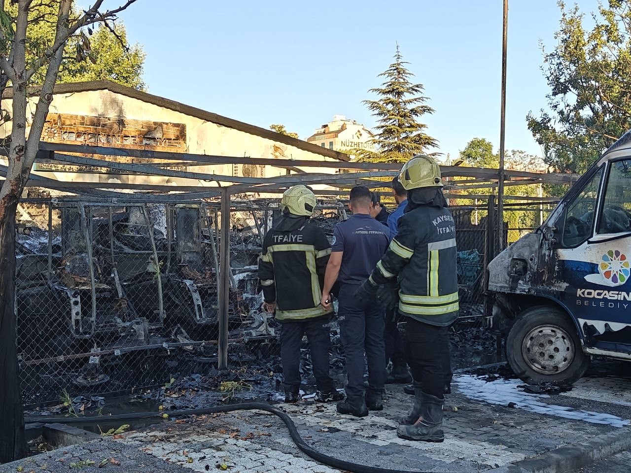 Belediyenin temizlik ara&ccedil;ları k&uuml;le d&ouml;nd&uuml;
