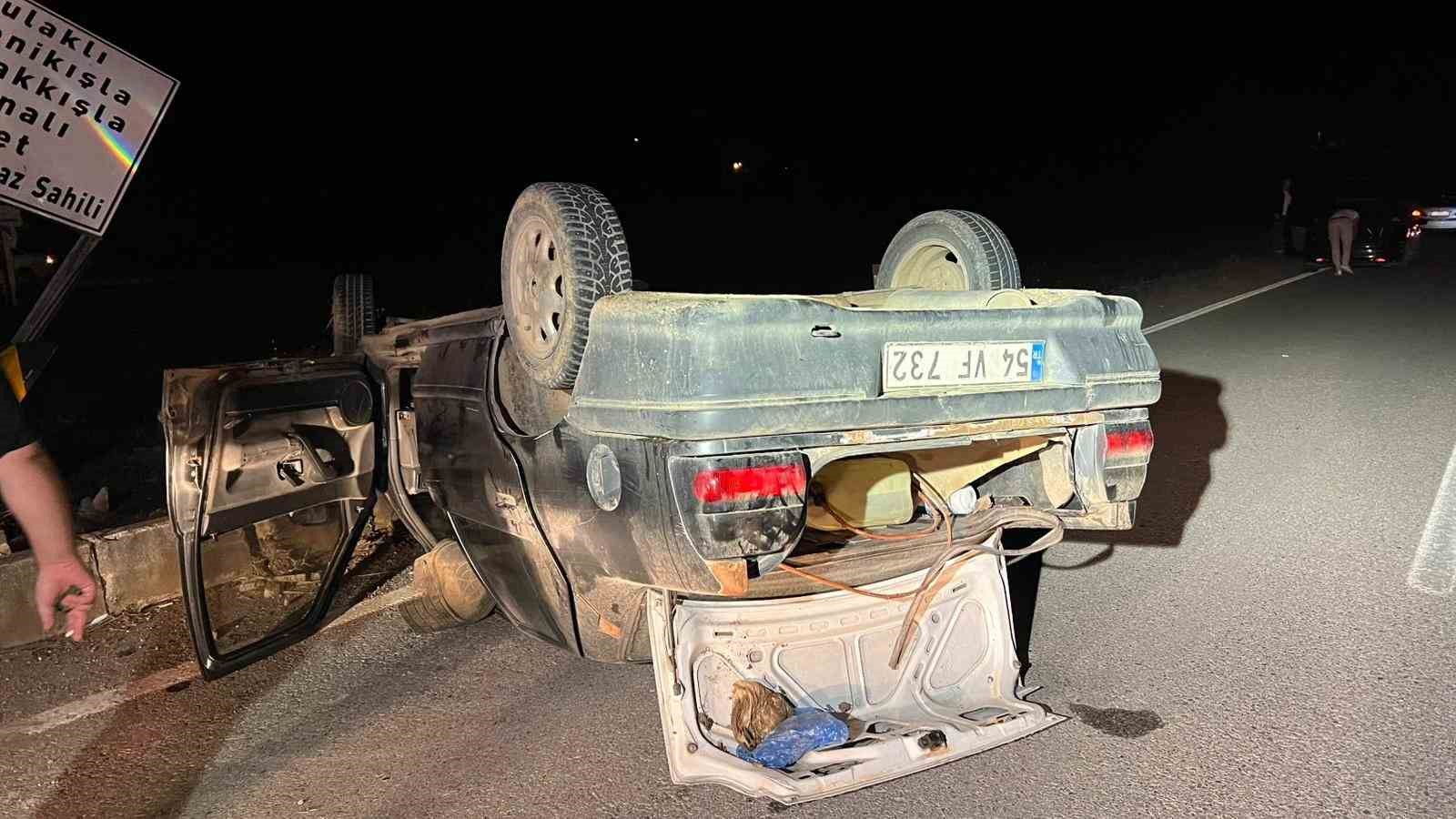 Takla atan otomobilde sıkışan s&uuml;r&uuml;c&uuml;y&uuml; itfaiye ekipleri kurtardı
