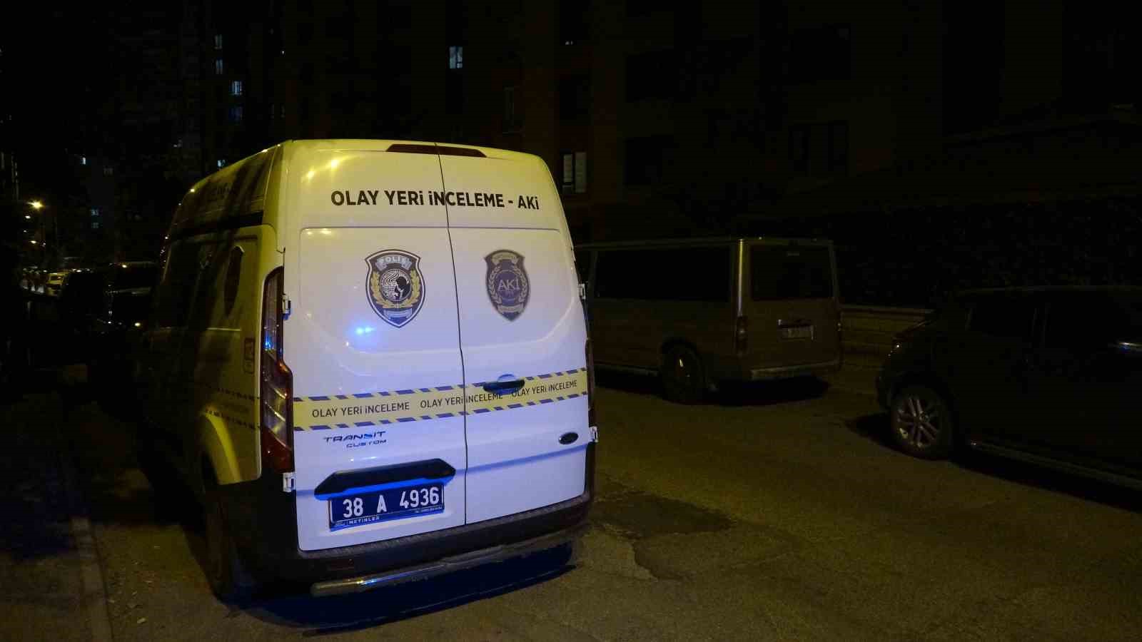 Kanser hastası kadın banyoda &ouml;l&uuml; bulundu
