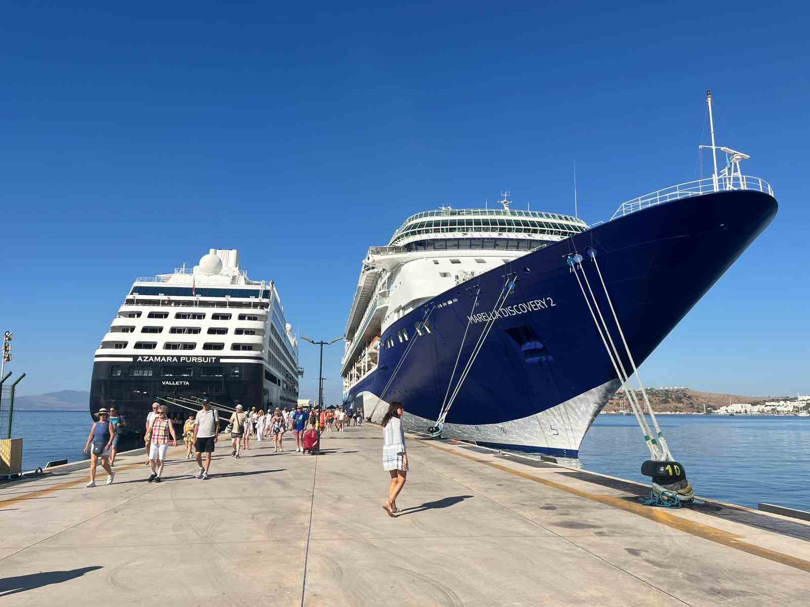 Bodrum’a 2 gemi ile 2 bin 609 turist geldi
