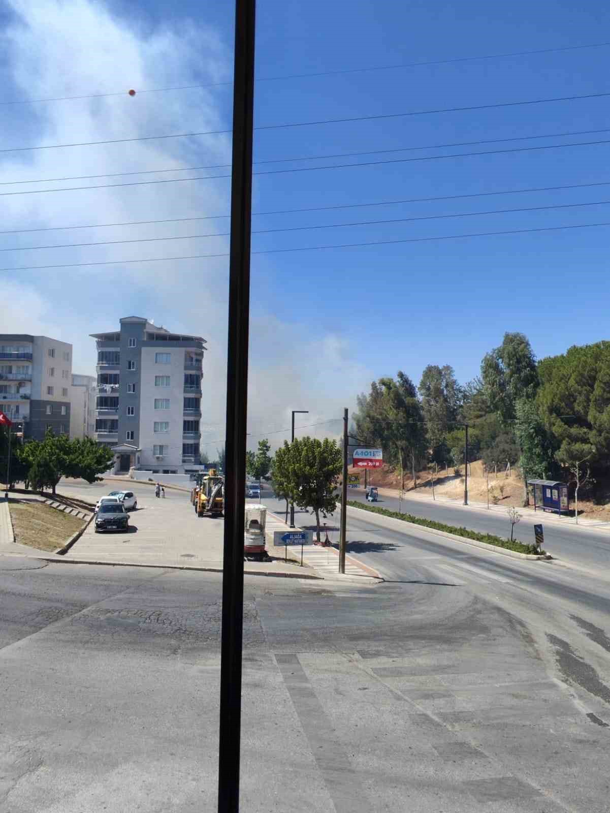 Aliağa&rsquo;da ormanlık alanda &ccedil;ıkan yangın hızlı m&uuml;dahale ile s&ouml;nd&uuml;r&uuml;ld&uuml;
