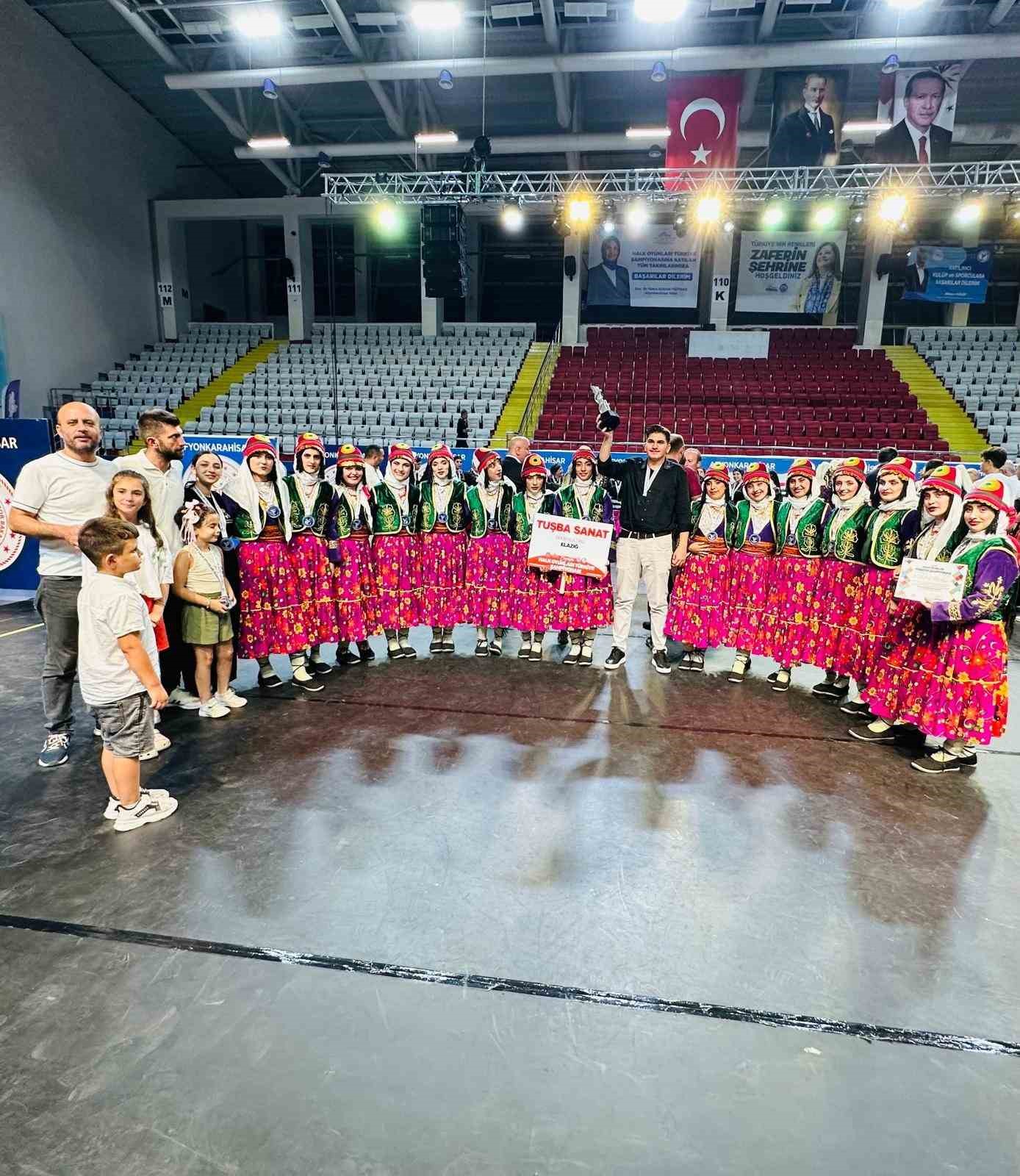 Van Halkoyunları ekibi Türkiye ikincisi oldu