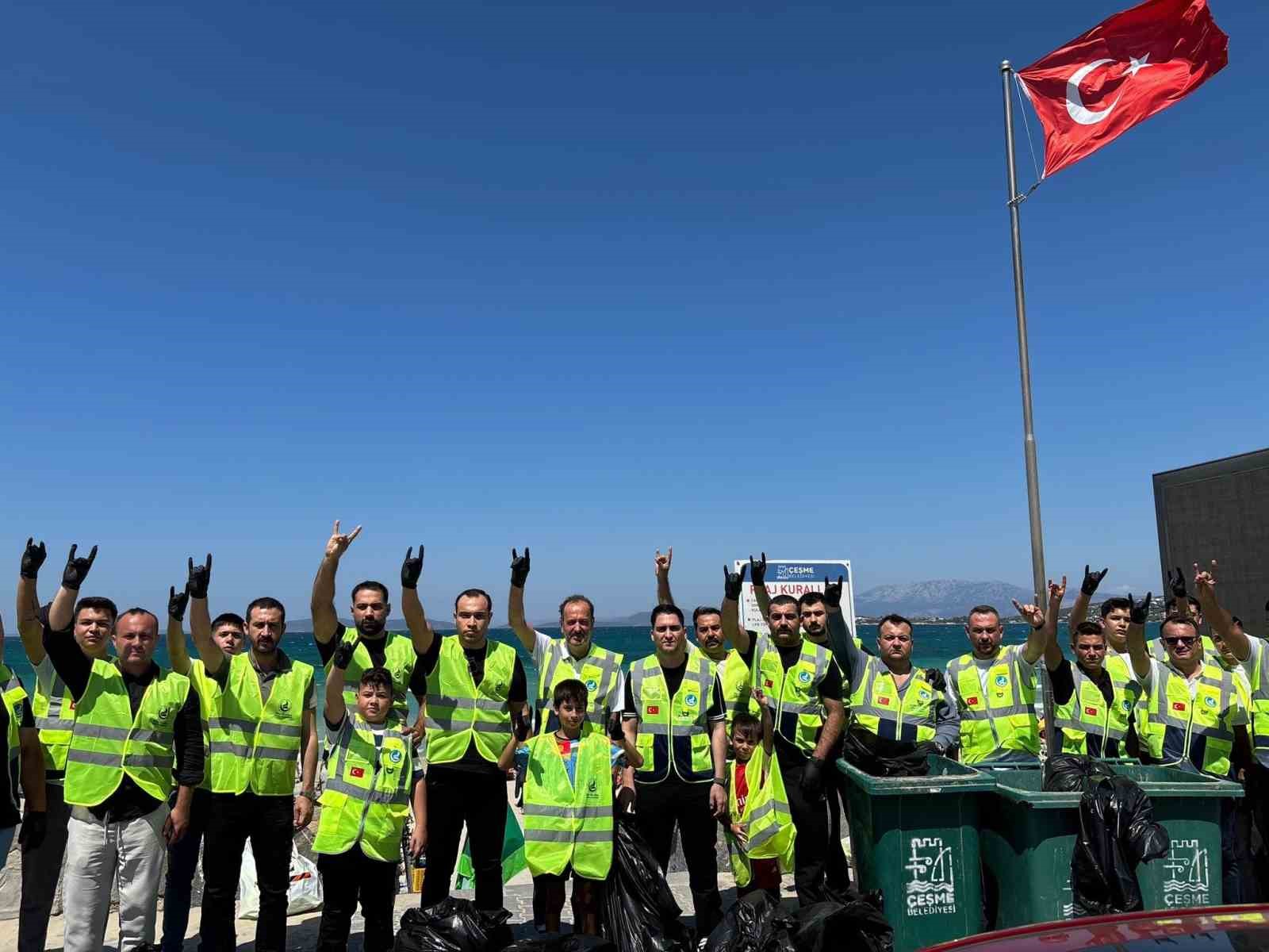 Ülkü Ocakları’ndan İzmir sahillerinde çevre temizliği

