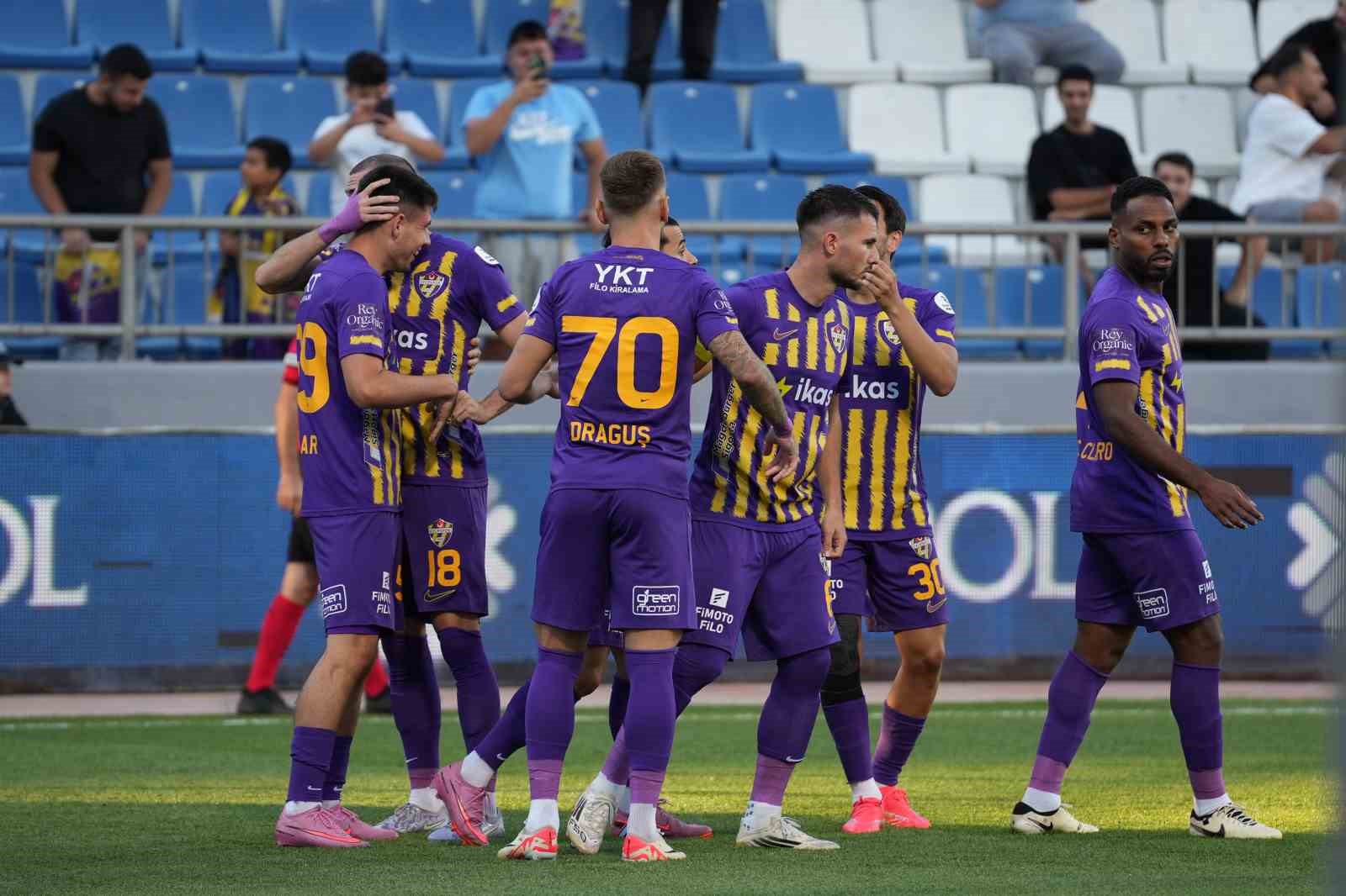 Trendyol S&uuml;per Lig: Ey&uuml;pspor: 1 - Alanyaspor: 0 (Ma&ccedil; devam ediyor)
