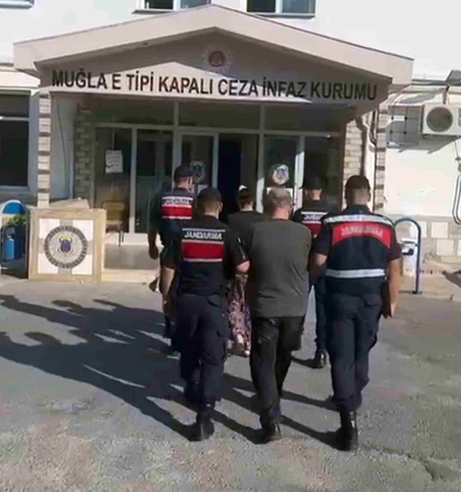 K&ouml;yceğiz uyuşturucu operasyonunda 2 tutuklama
