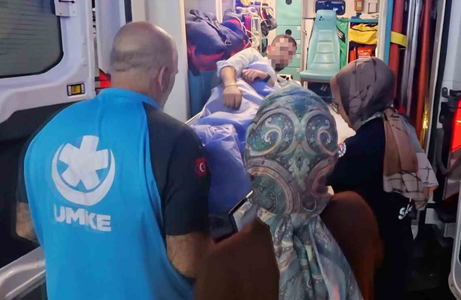 Kal&ccedil;asından bı&ccedil;aklanan şahıs yarasını unutup basın mensuplarına k&uuml;fretti
