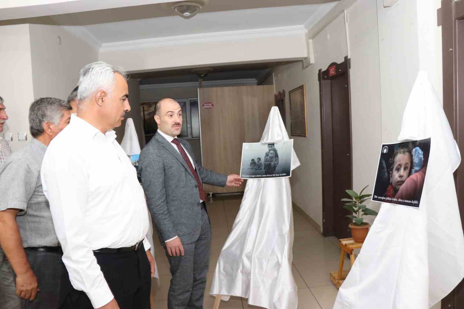 Oltu’da "Gazze’de Çocuk Olmak" resimlerle anlatıldı