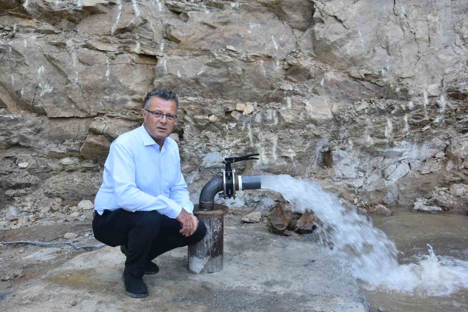 Çiftçiler suya kavuştu mahalle bayram etti
