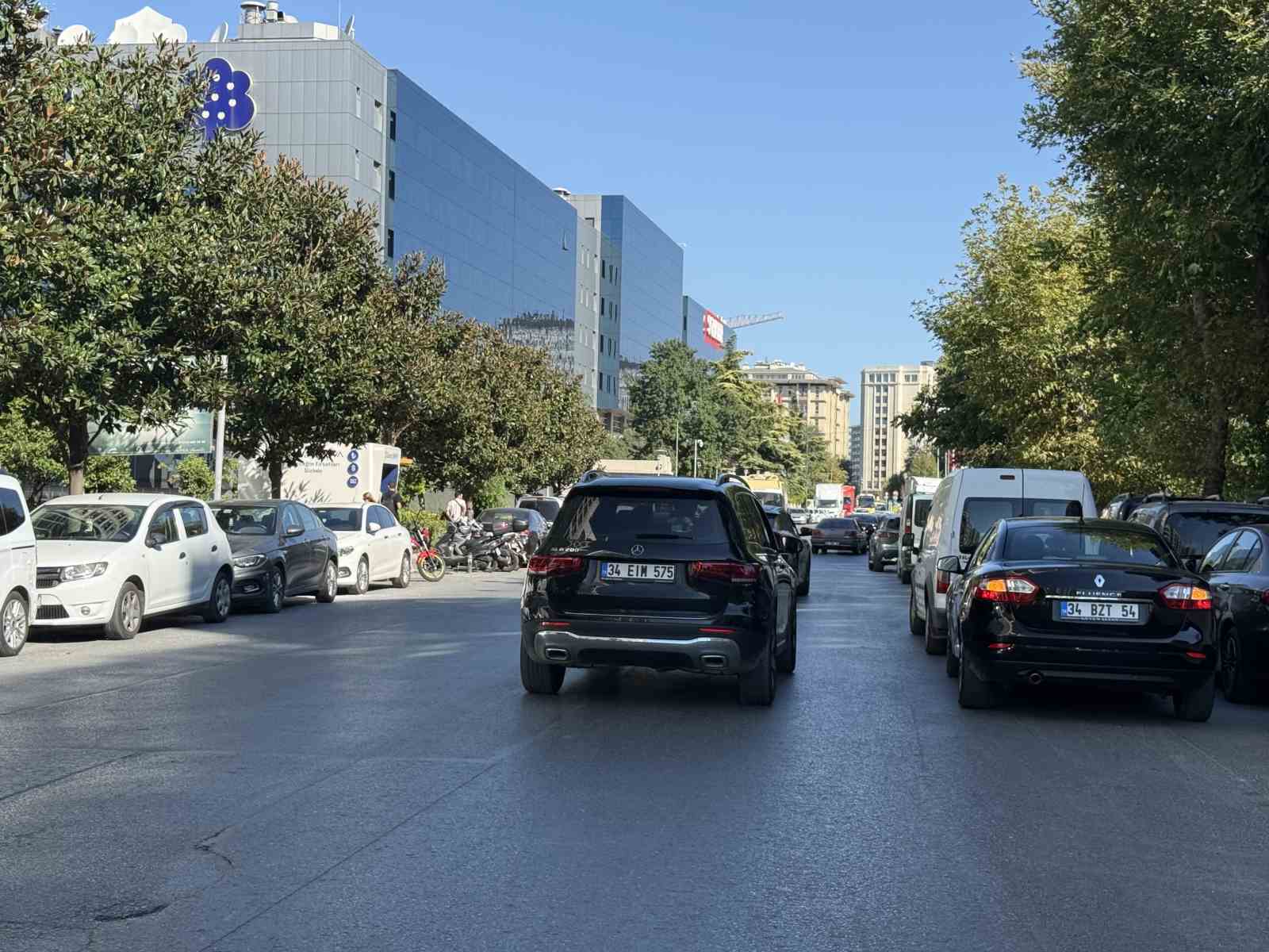 Bahçelievler 29 Ekim Caddesi’nde genişletme çalışması başladı