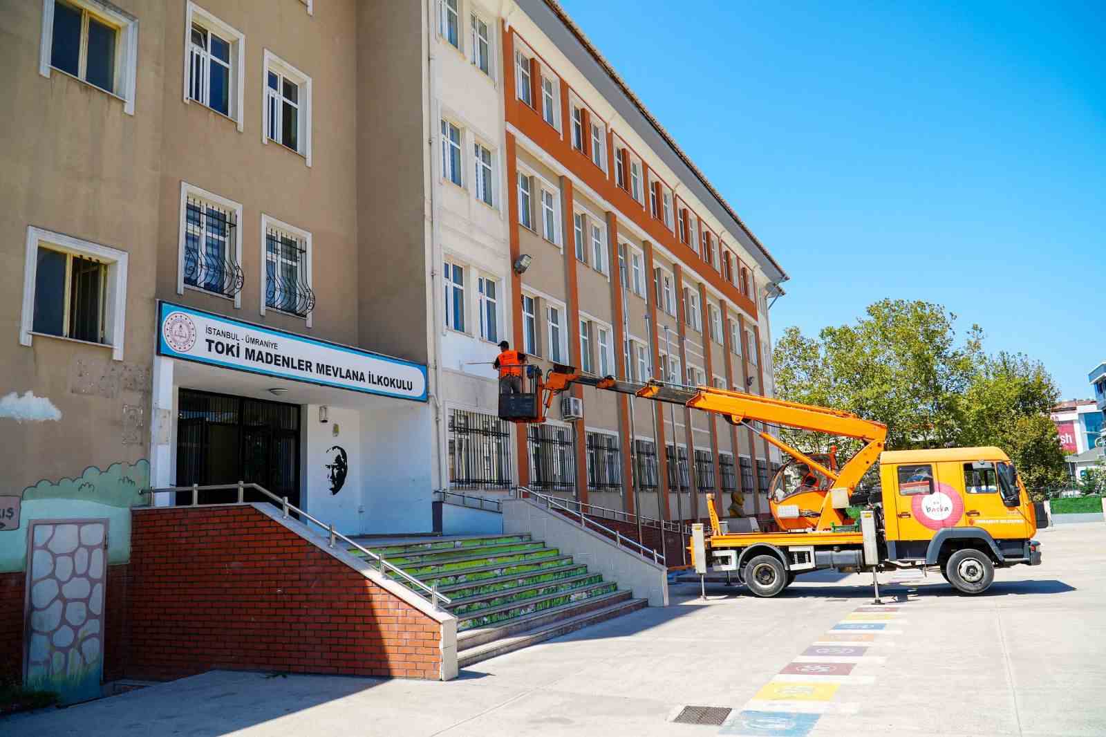&Uuml;mraniye Belediyesi&rsquo;nden okullara yeni d&ouml;nem &ouml;ncesi bakım ve onarım desteği

