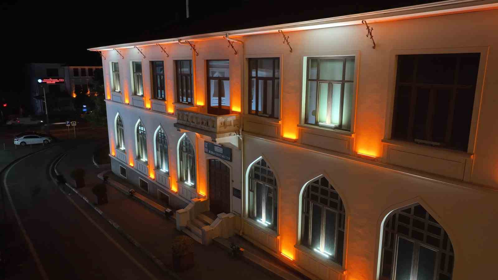 Müzeler geceleri de ziyarete açık