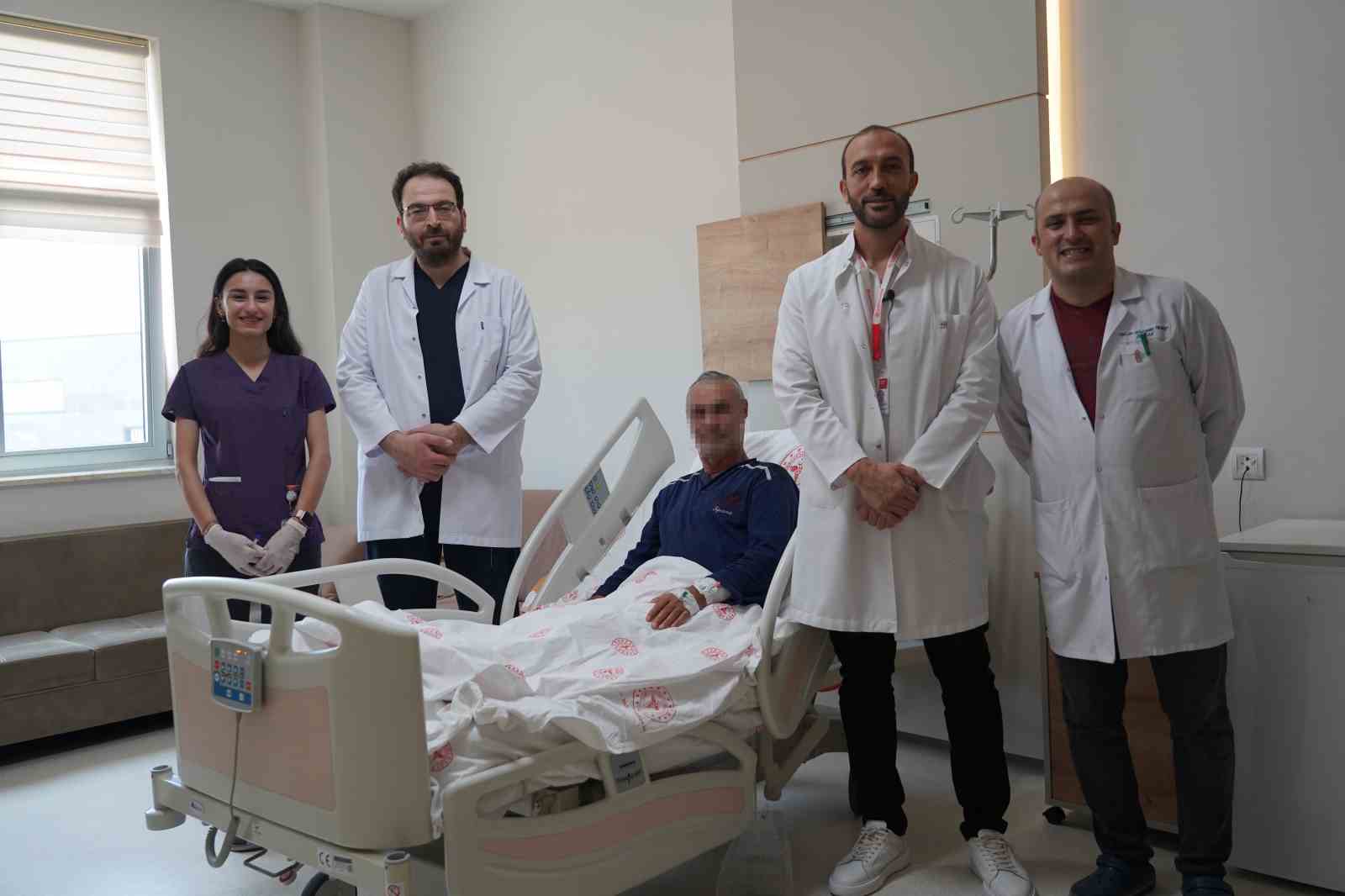 Ağız içinden mukozal yama alınarak idrar kanalı darlığını genişletme ameliyatı yapıldı