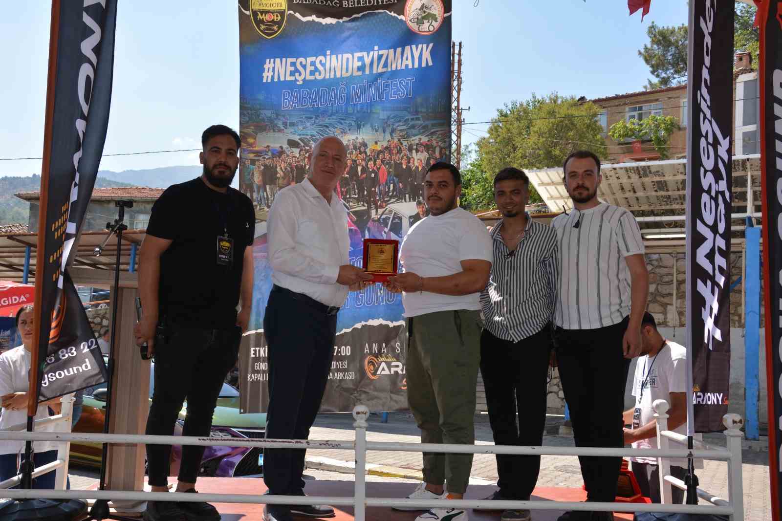 Babadağ modifiyeli araçlarla renklendi
