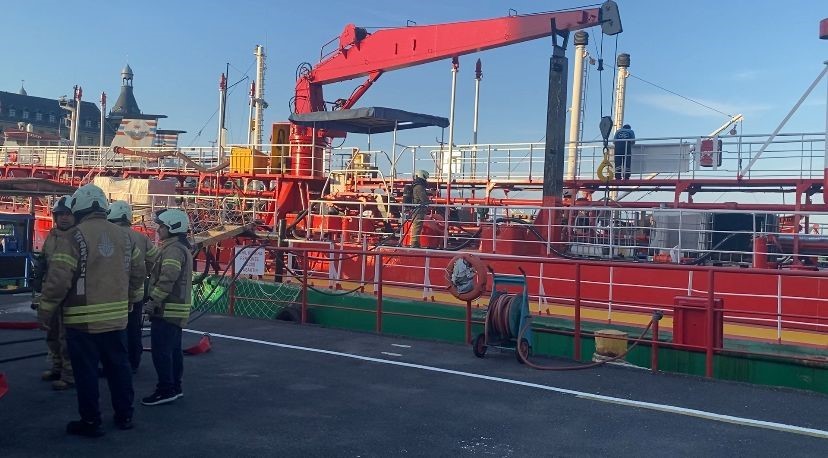 Haydarpaşa Limanı&rsquo;nda yakıt ikmal gemisinde yangın
