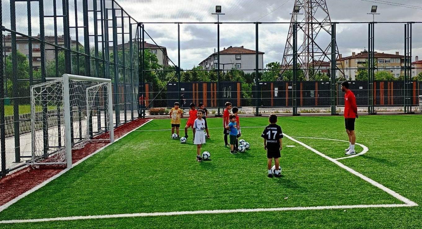 Körfez Belediyesi, futbol okullarıyla yeni yetenekler keşfediyor