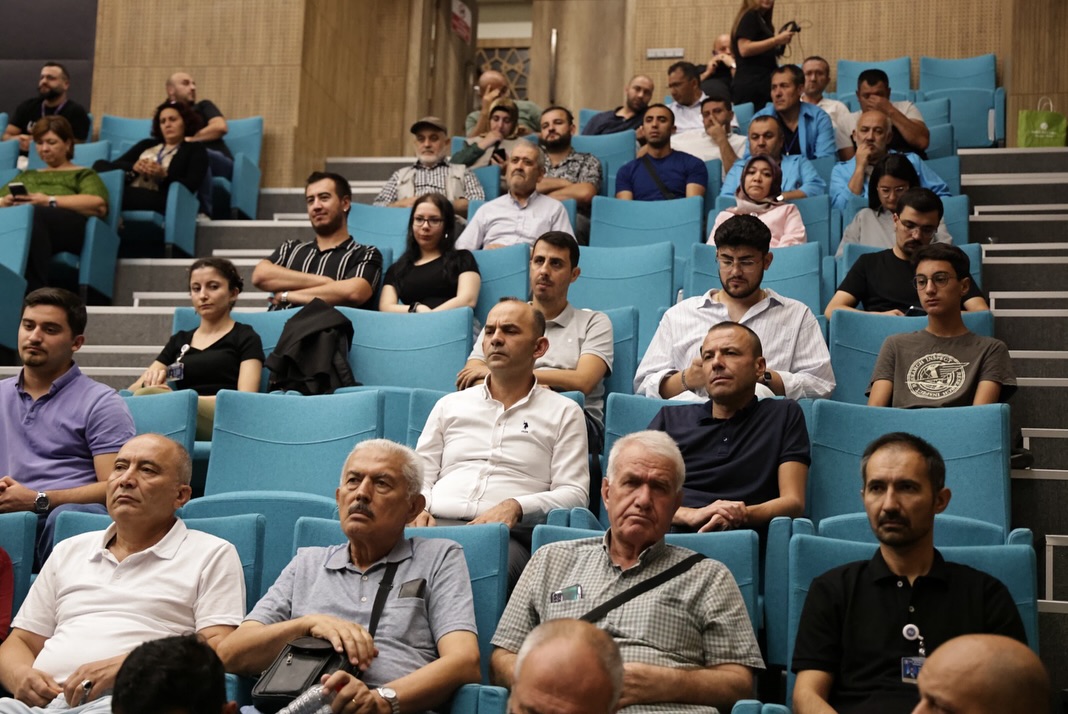 K&uuml;tahya Belediyesi&rsquo;nden Zafer Haftası&rsquo;nda Cihat Yaycı konferansı
