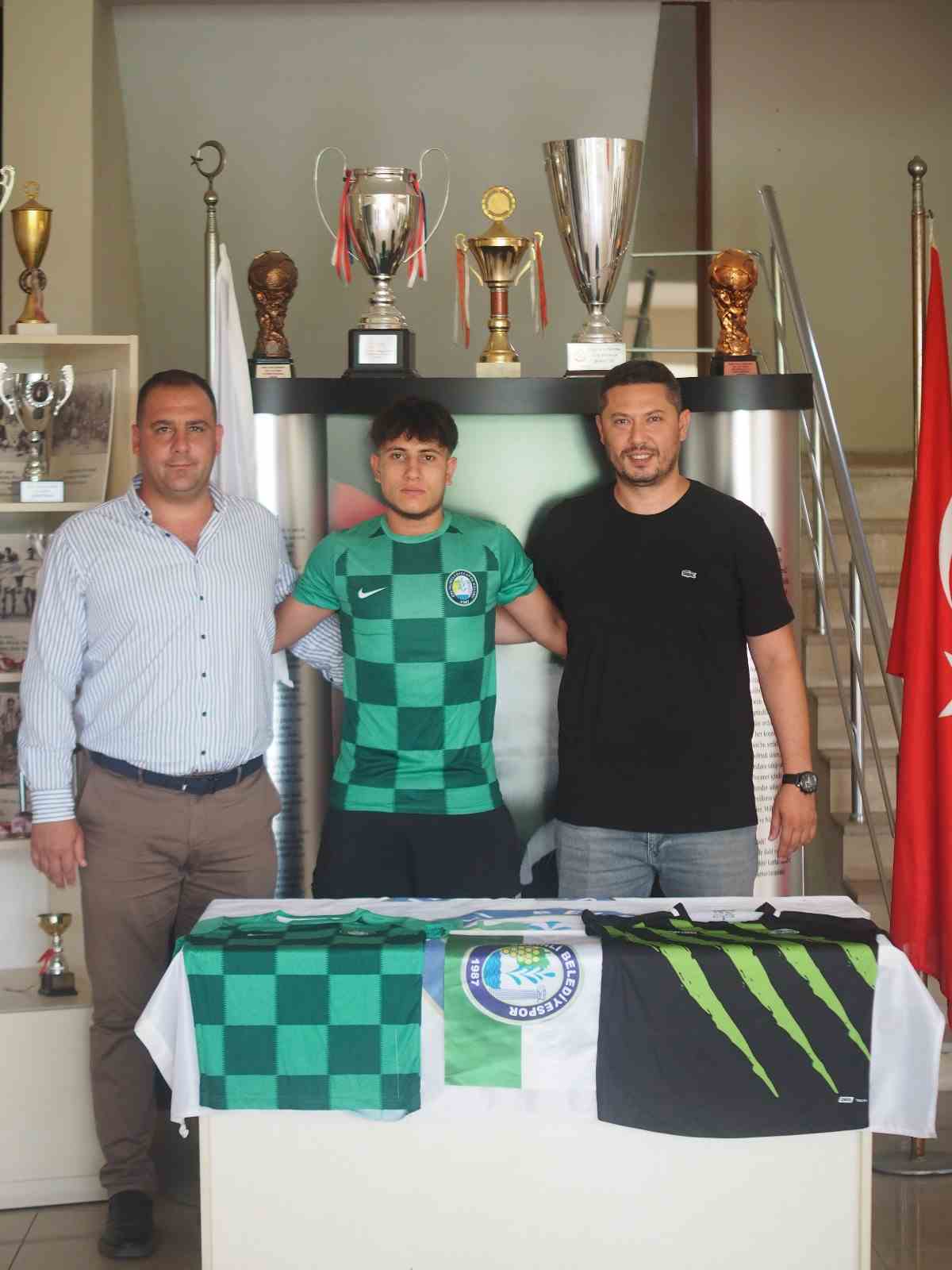 Salihli Belediyespor’da 5 imza birden